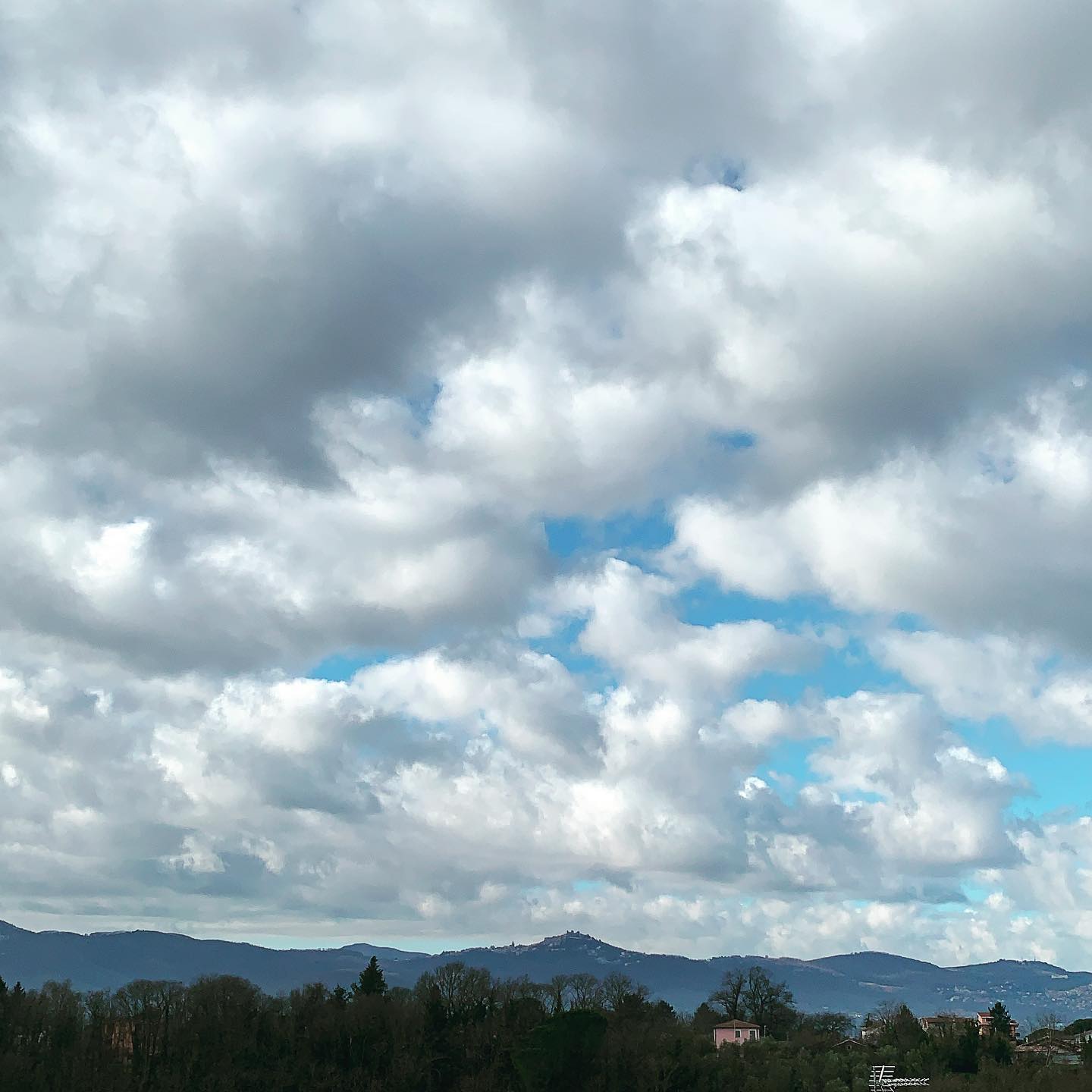 Il #cielo sopra #roccapriora #nuvole